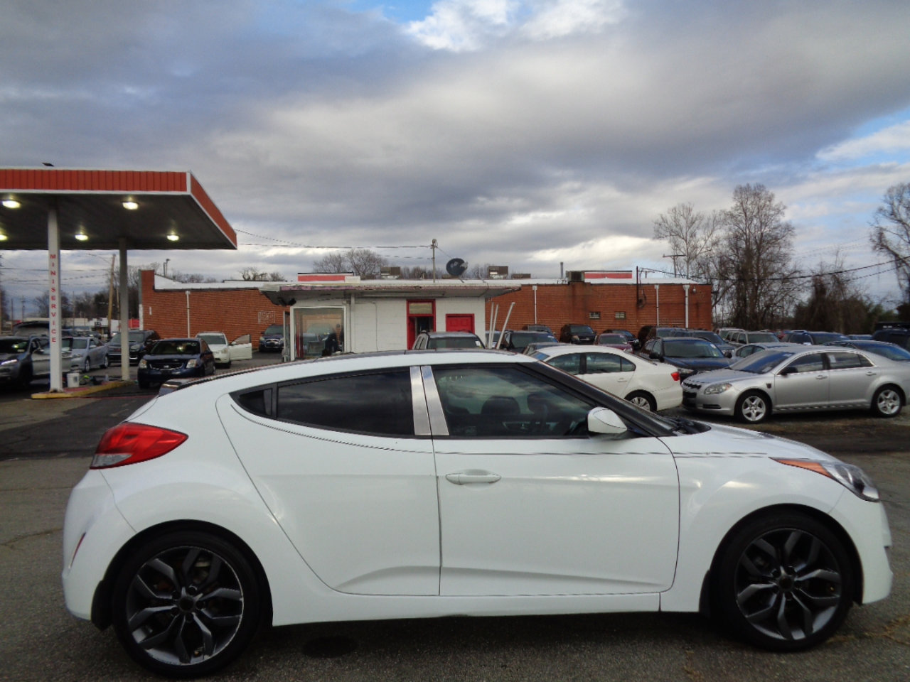 Used 2012 Hyundai Veloster Base w/ Style Pkg image 4