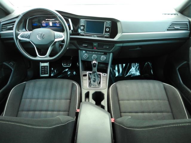 Used 2023 Volkswagen Jetta Sport image 3