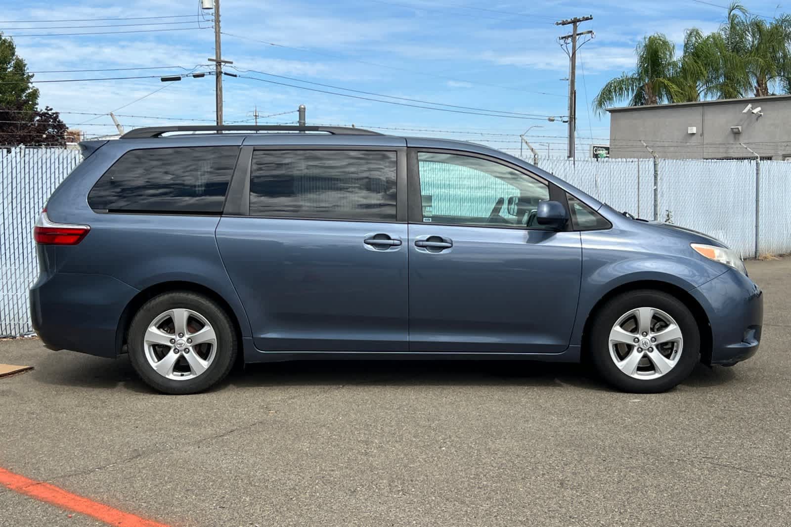 Used 2015 Toyota Sienna LE FWD image 6