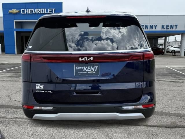Used 2023 Kia Carnival LX FWD image 6