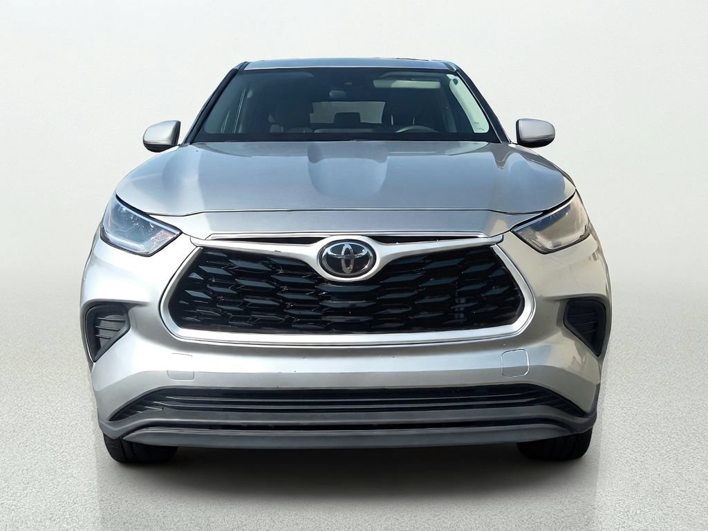 Used 2021 Toyota Highlander L FWD image 2