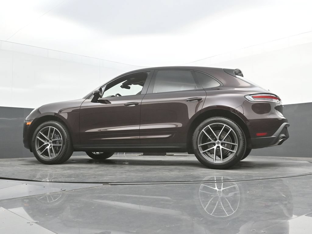 Certified 2024 Porsche Macan AWD/4WD image 36