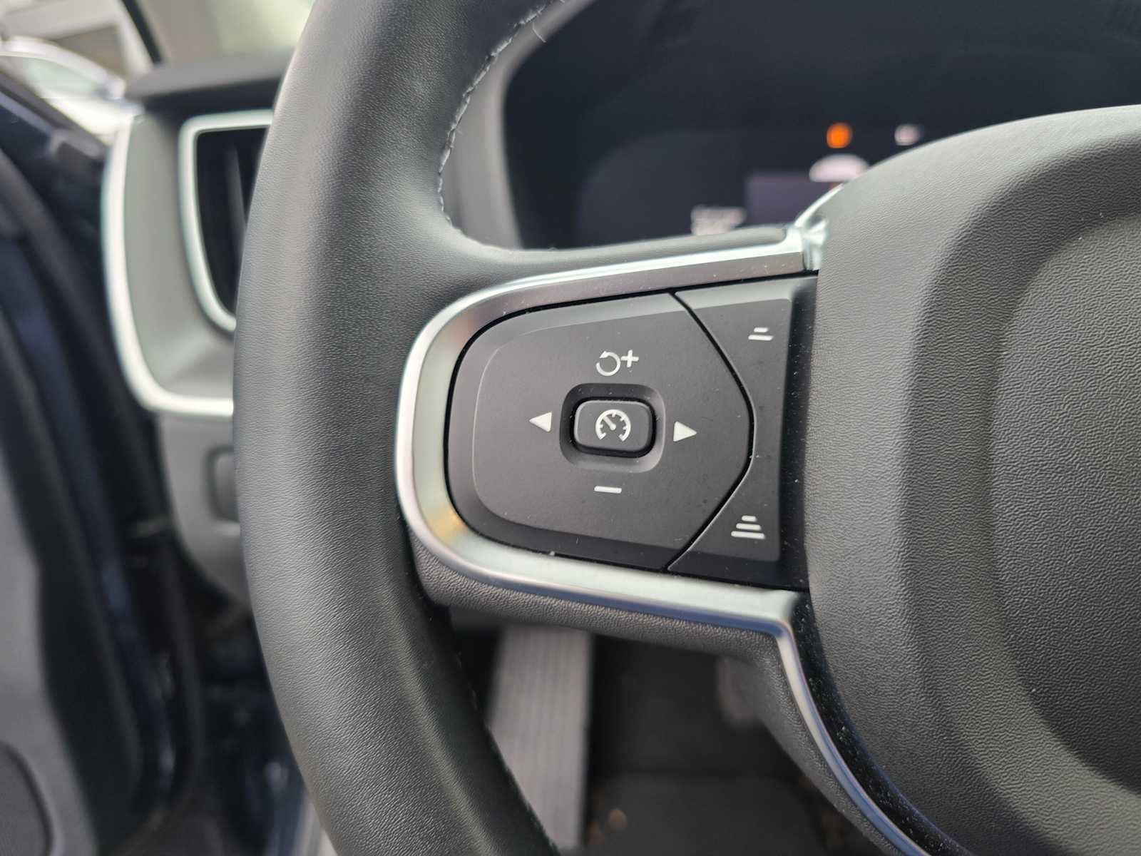 Certified 2025 Volvo XC60 B5 Core w/ Protection Package Premier image 30