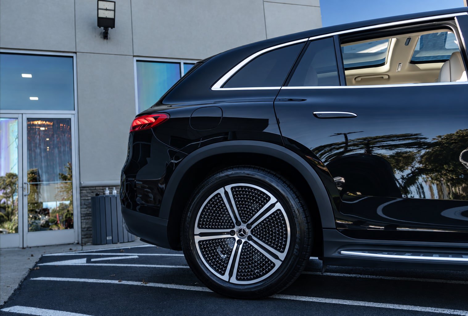 Used 2023 Mercedes-Benz EQS 450+ 4MATIC SUV image 6