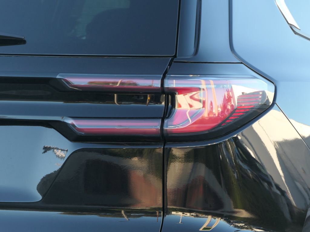 Used 2025 GMC Acadia Elevation image 3