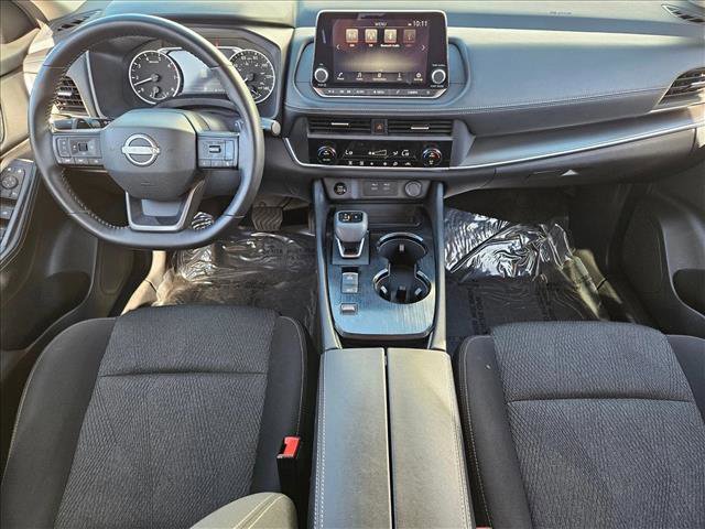 Used 2025 Nissan Rogue SV image 16