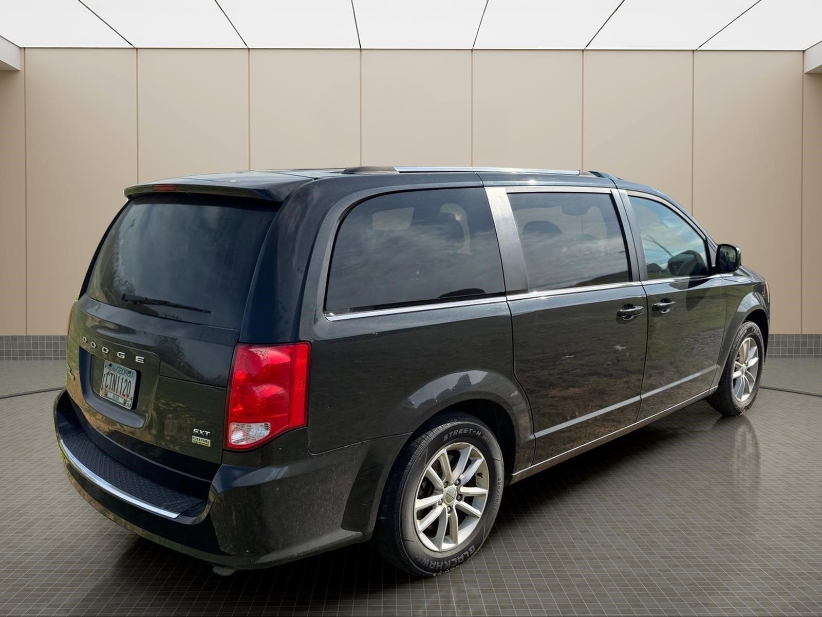 Used 2019 Dodge Grand Caravan SXT image 15