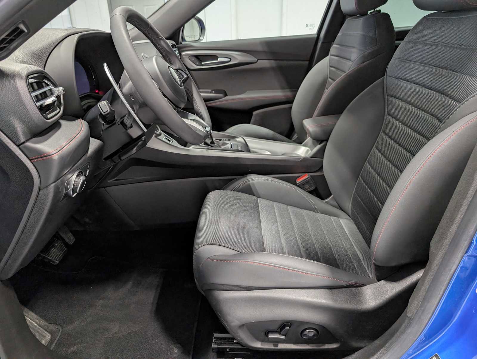 Used 2024 Dodge Hornet R/T w/ R/T Blacktop Package image 4