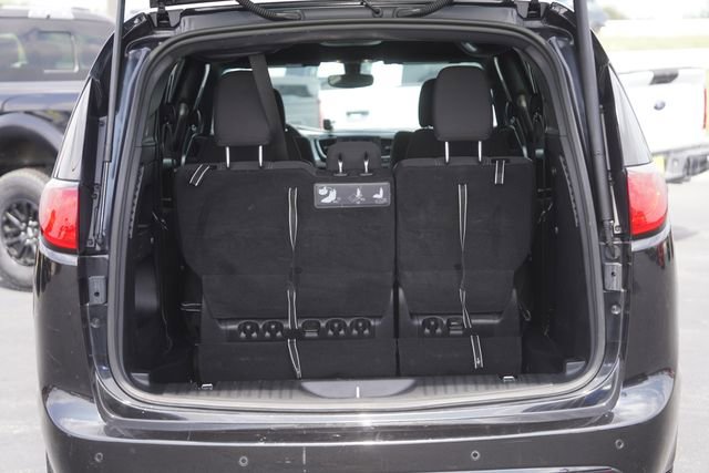 Used 2019 Chrysler Pacifica Touring Plus w/ S Appearance Package FWD image 34