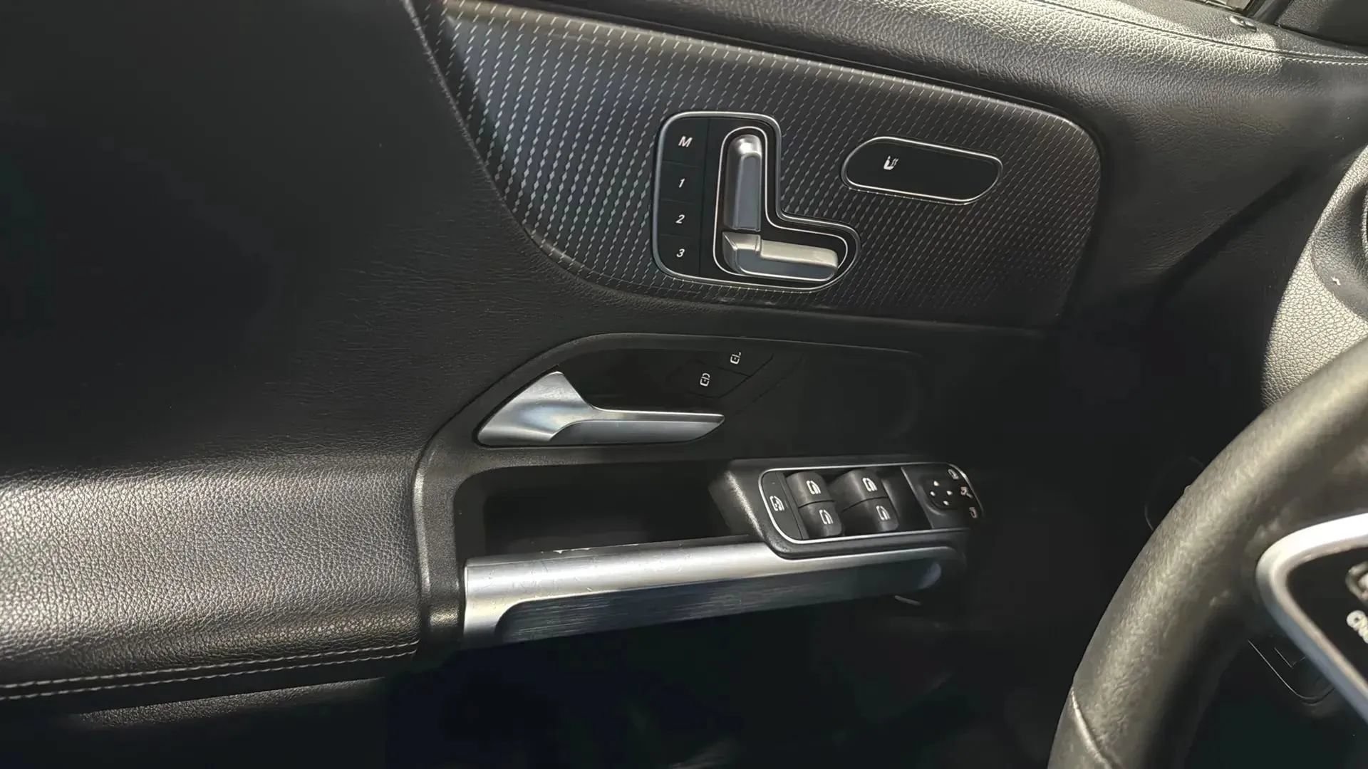 Used 2021 Mercedes-Benz GLB 250 4MATIC image 21