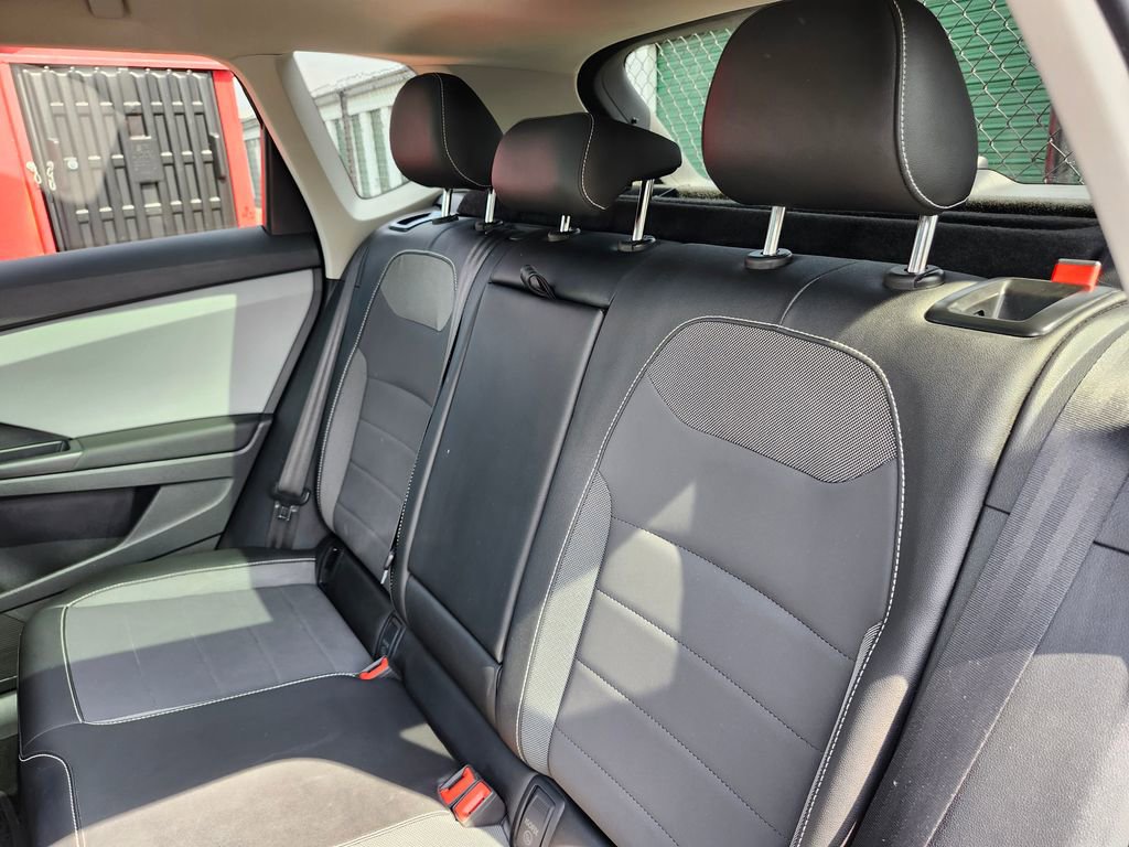 Certified 2022 Volkswagen Taos SE w/ Panoramic Sunroof Package image 14