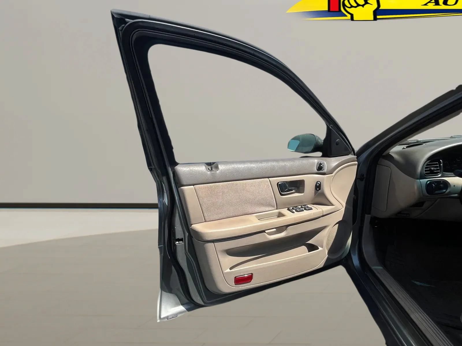 Used 2002 Ford Taurus SE FWD image 6