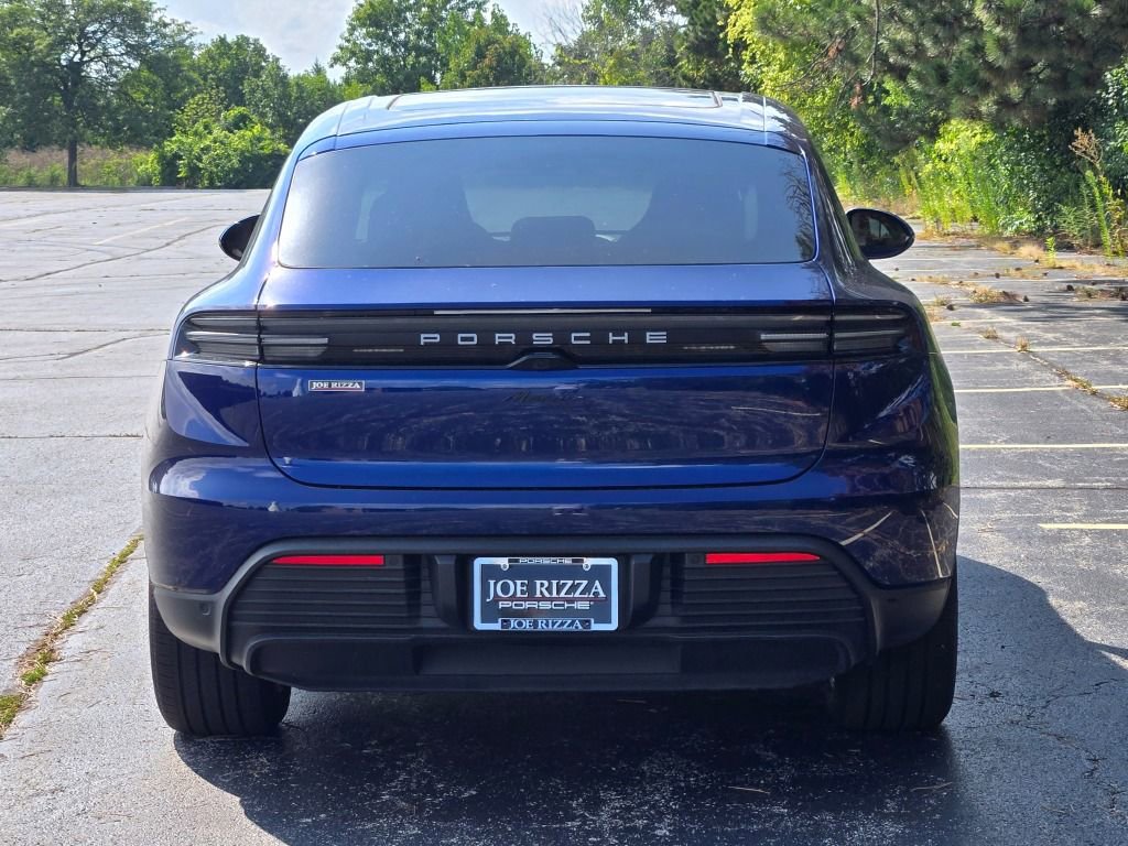 Certified 2025 Porsche Macan Electric image 6