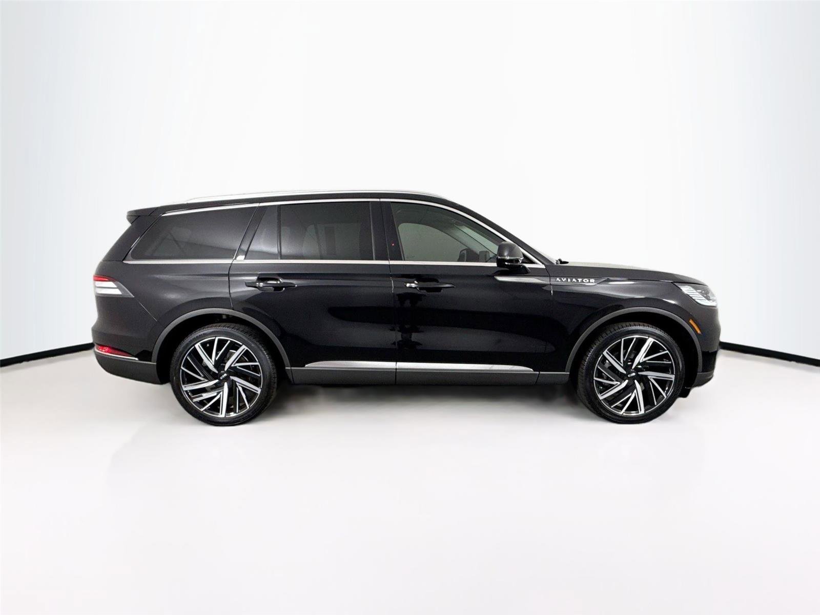 Used 2025 Lincoln Aviator Reserve w/ Equipment Group 201A AWD/4WD image 11