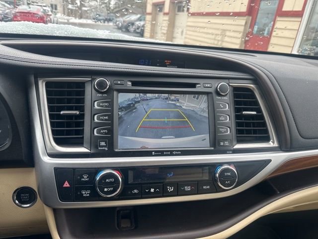 Used 2017 Toyota Highlander Limited AWD/4WD image 10