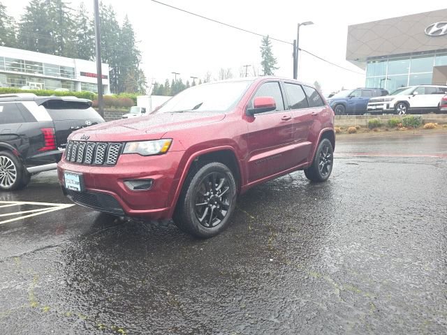 Used 2020 Jeep Grand Cherokee Altitude AWD/4WD image 3