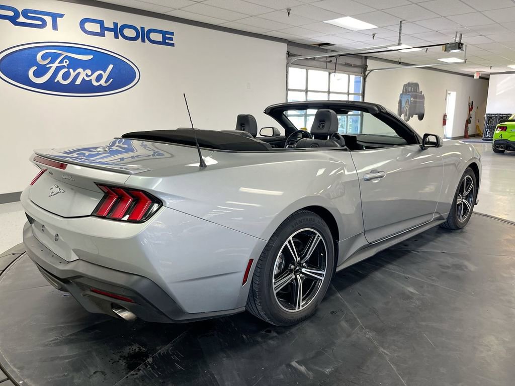 Used 2025 Ford Mustang Premium RWD image 8