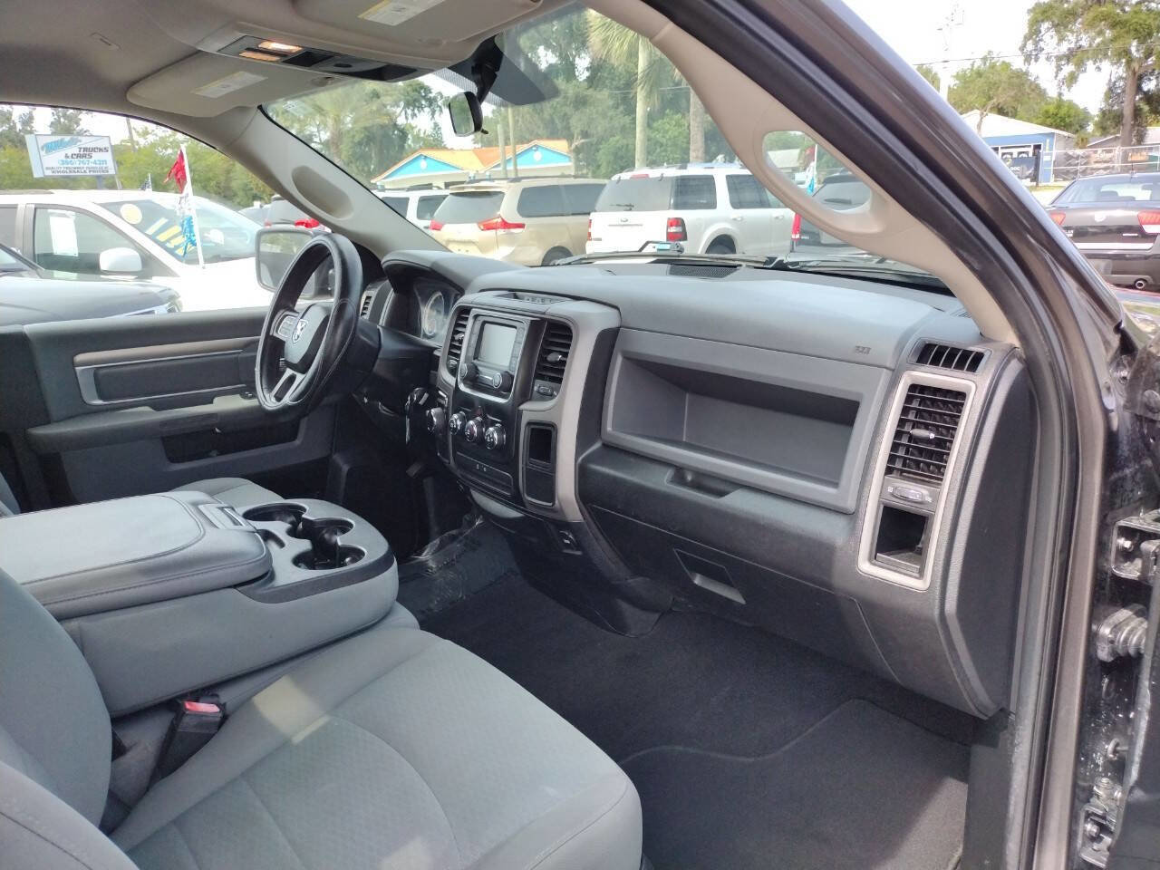Used 2017 RAM 1500 Express image 10