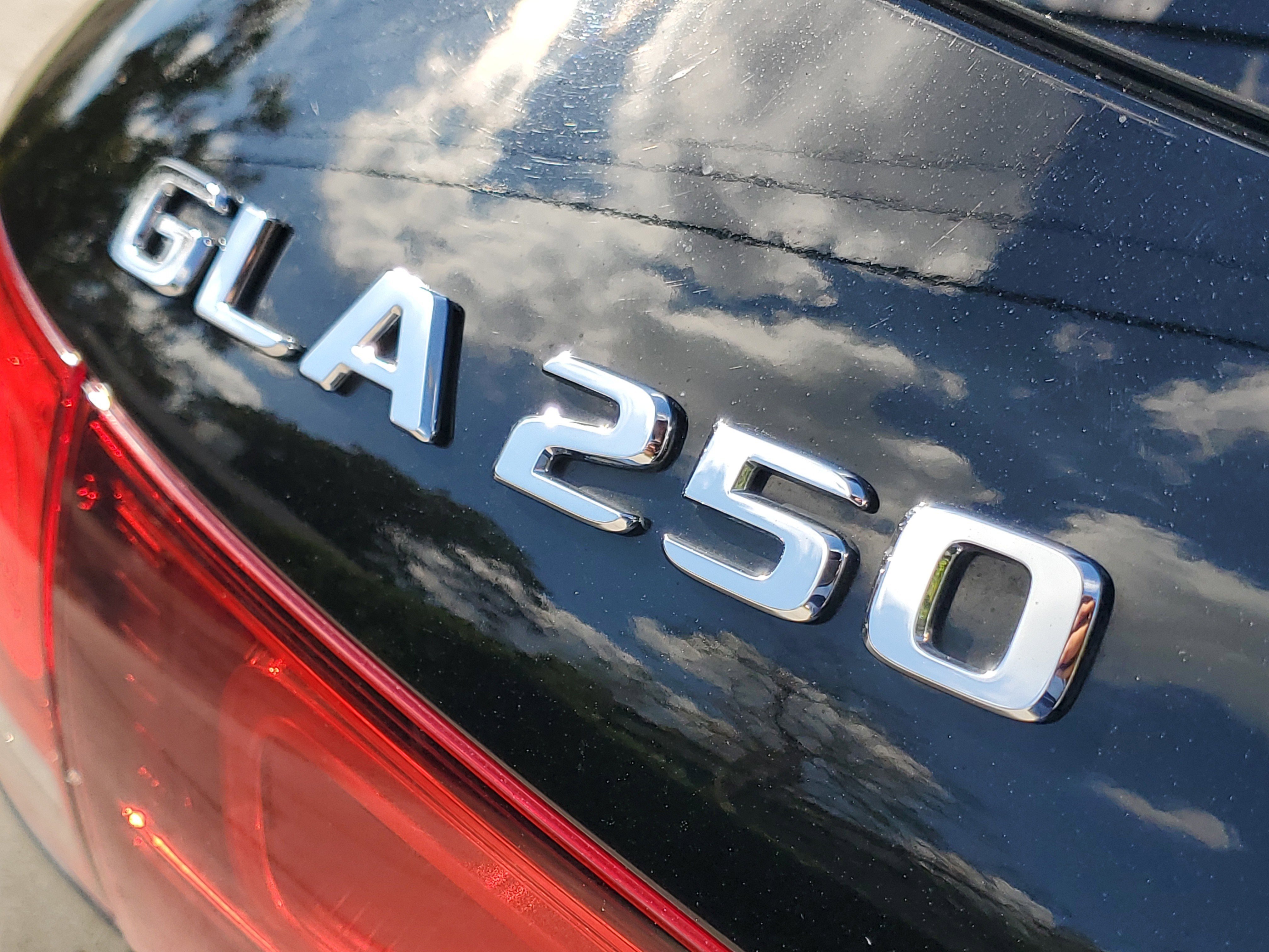 Used 2023 Mercedes-Benz GLA 250 w/ Premium Package image 8