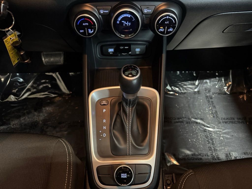 Used 2023 Hyundai Venue SEL FWD image 17