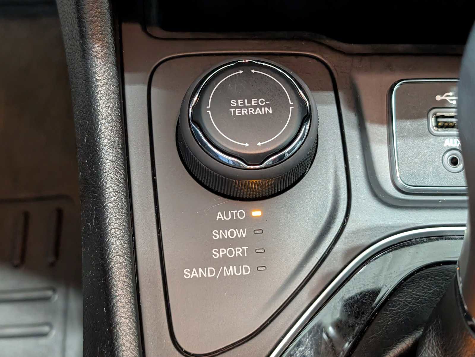 Used 2020 Jeep Cherokee Limited image 30