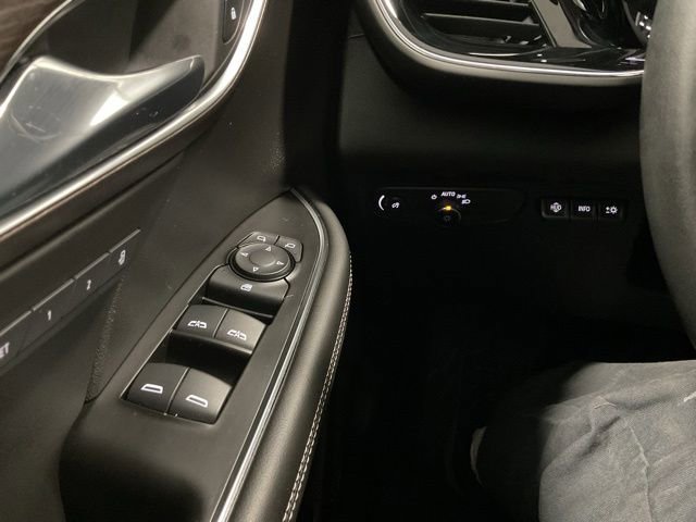Used 2023 Buick Envision Avenir AWD/4WD image 17