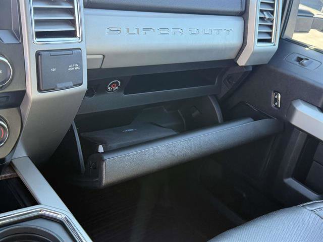 Used 2017 Ford F250 Lariat w/ Chrome Package image 22