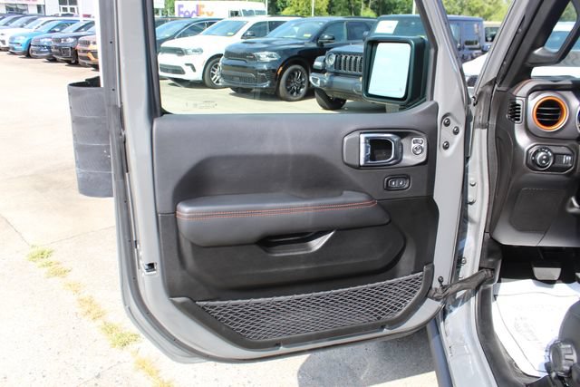 Used 2023 Jeep Gladiator Mojave w/ LED Lighting Group AWD/4WD image 11
