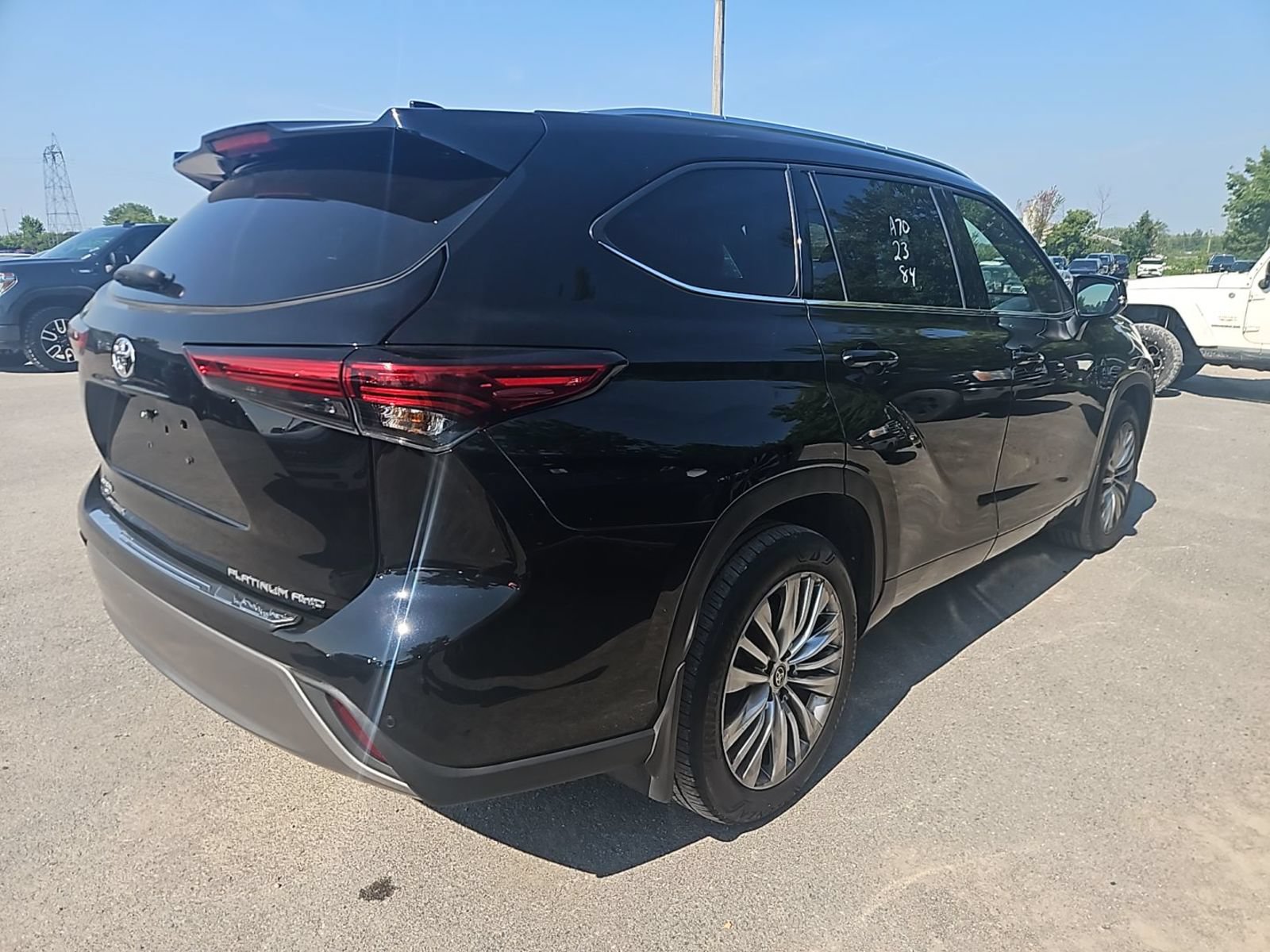 Used 2023 Toyota Highlander Limited AWD/4WD image 3