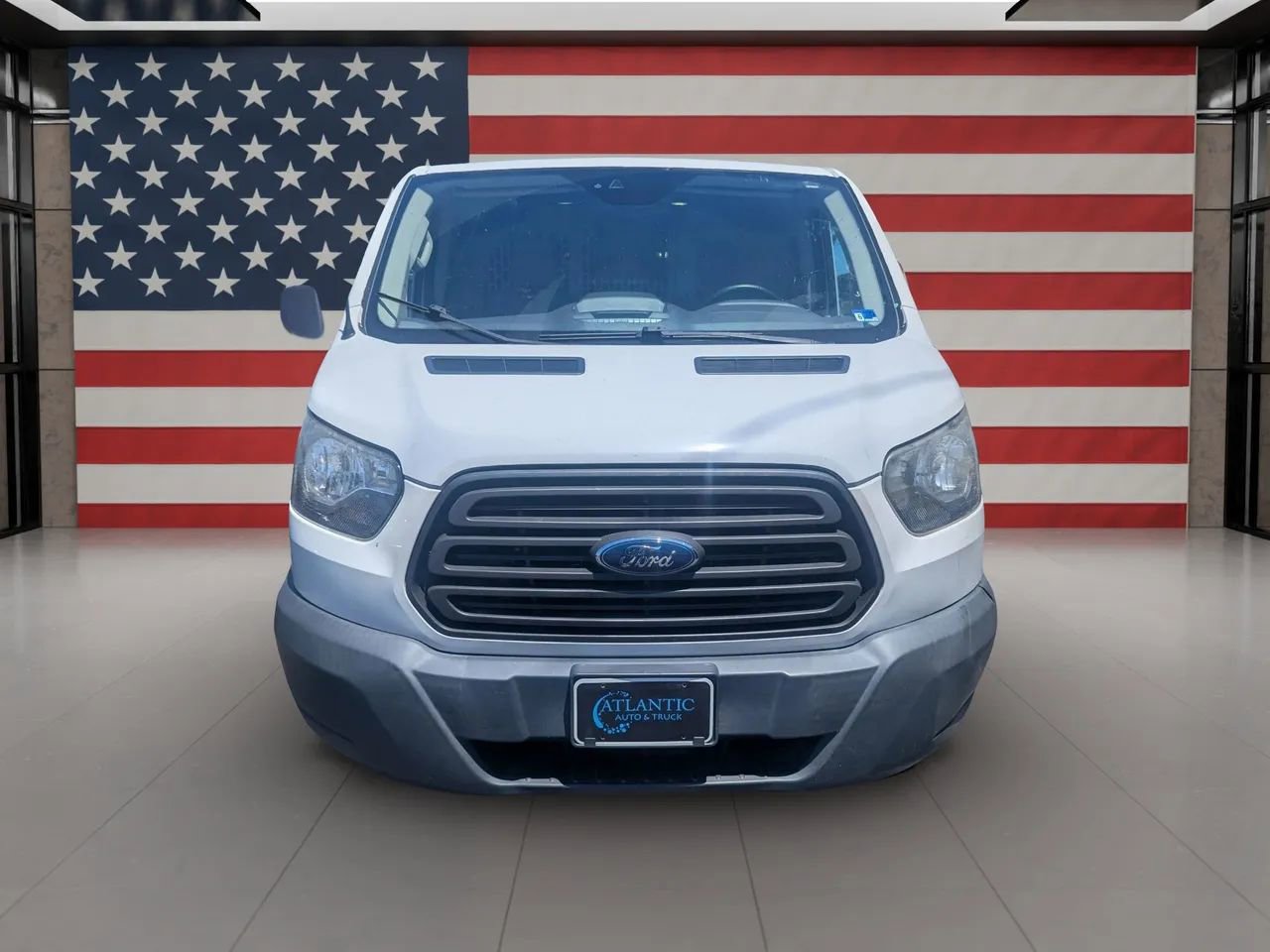 Used 2017 Ford Transit 250 130 Low Roof RWD image 6