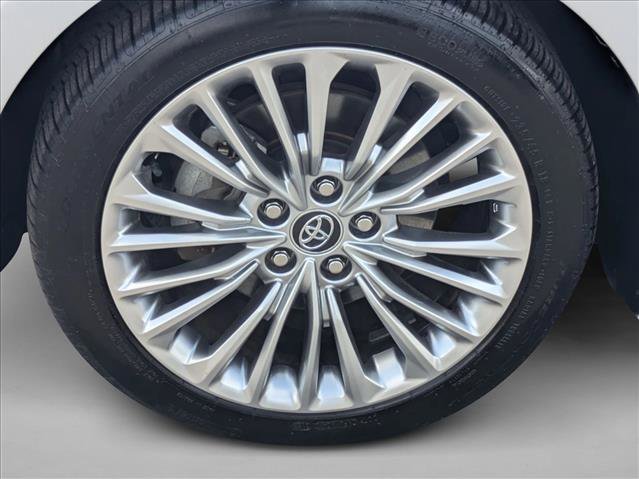 Used 2020 Toyota Avalon Limited FWD image 25