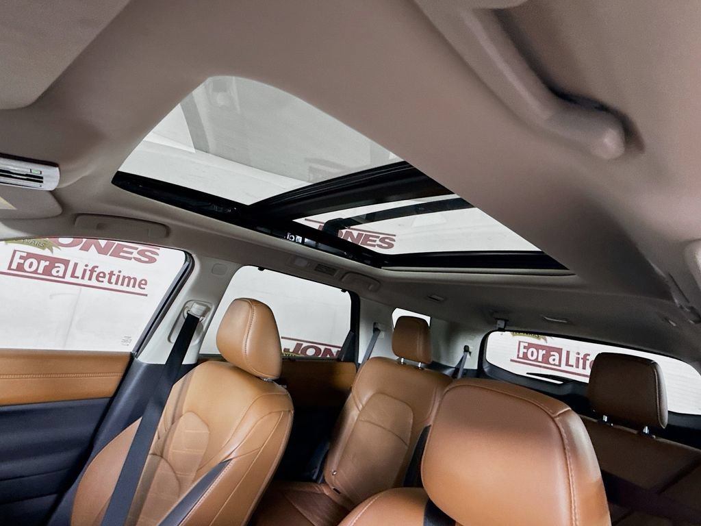 Certified 2025 Nissan Pathfinder Platinum AWD/4WD image 12