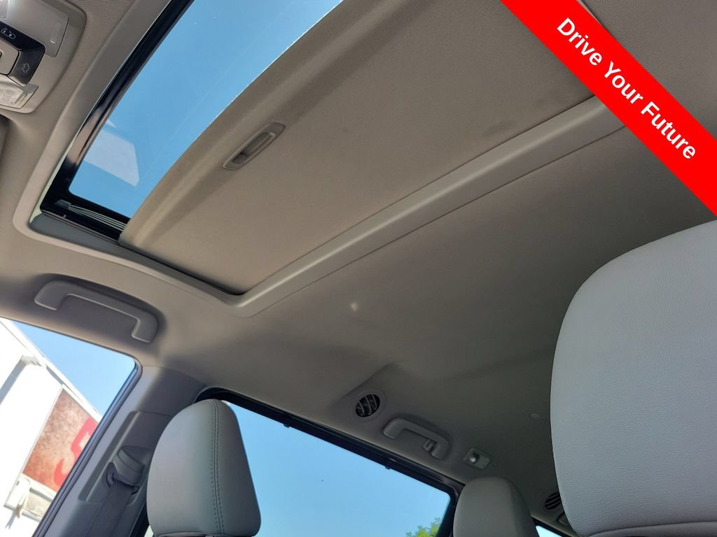 Used 2017 Toyota Sienna XLE w/ XLE Navigation Package FWD image 33