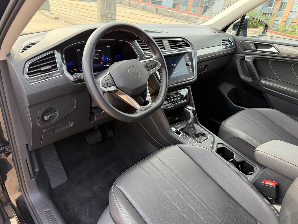 Certified 2023 Volkswagen Tiguan SE FWD image 10