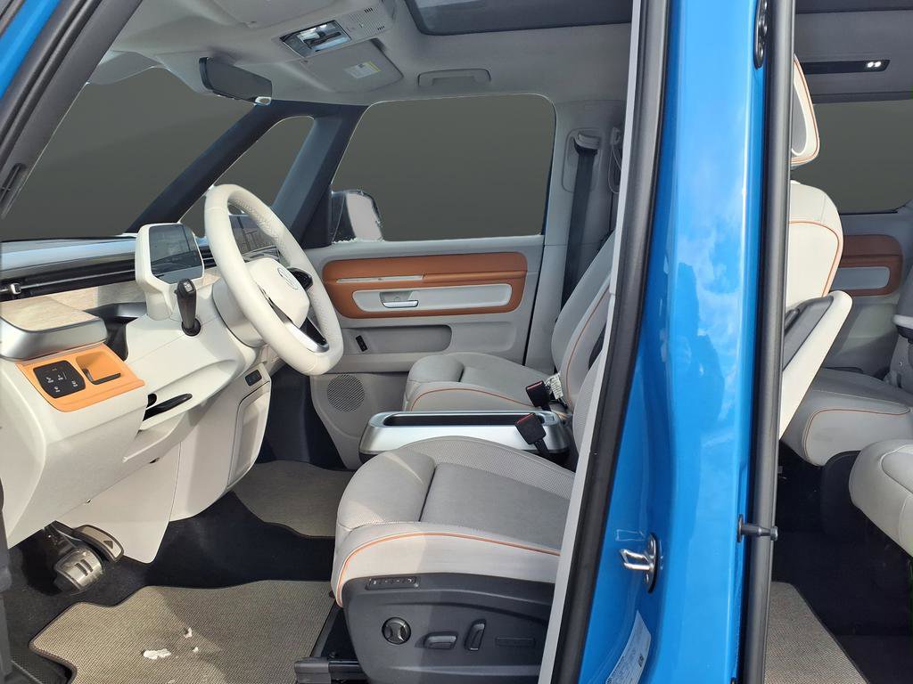 New 2025 Volkswagen ID. Buzz 1st Edition image 8