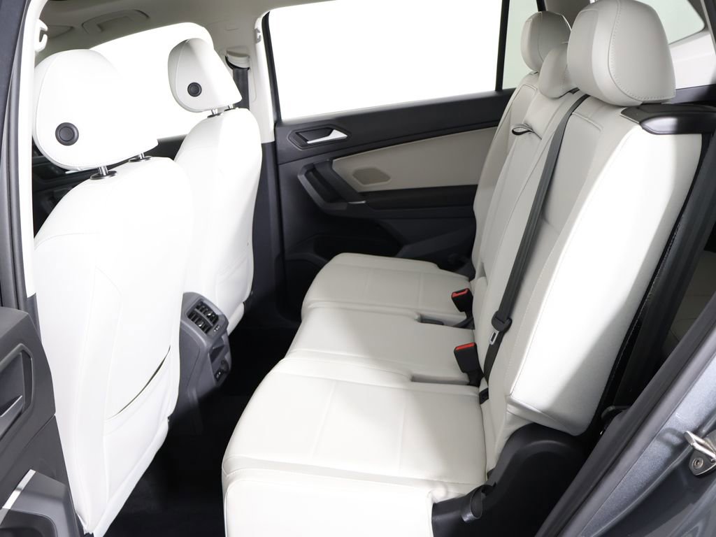 Used 2020 Volkswagen Tiguan SEL AWD/4WD image 36