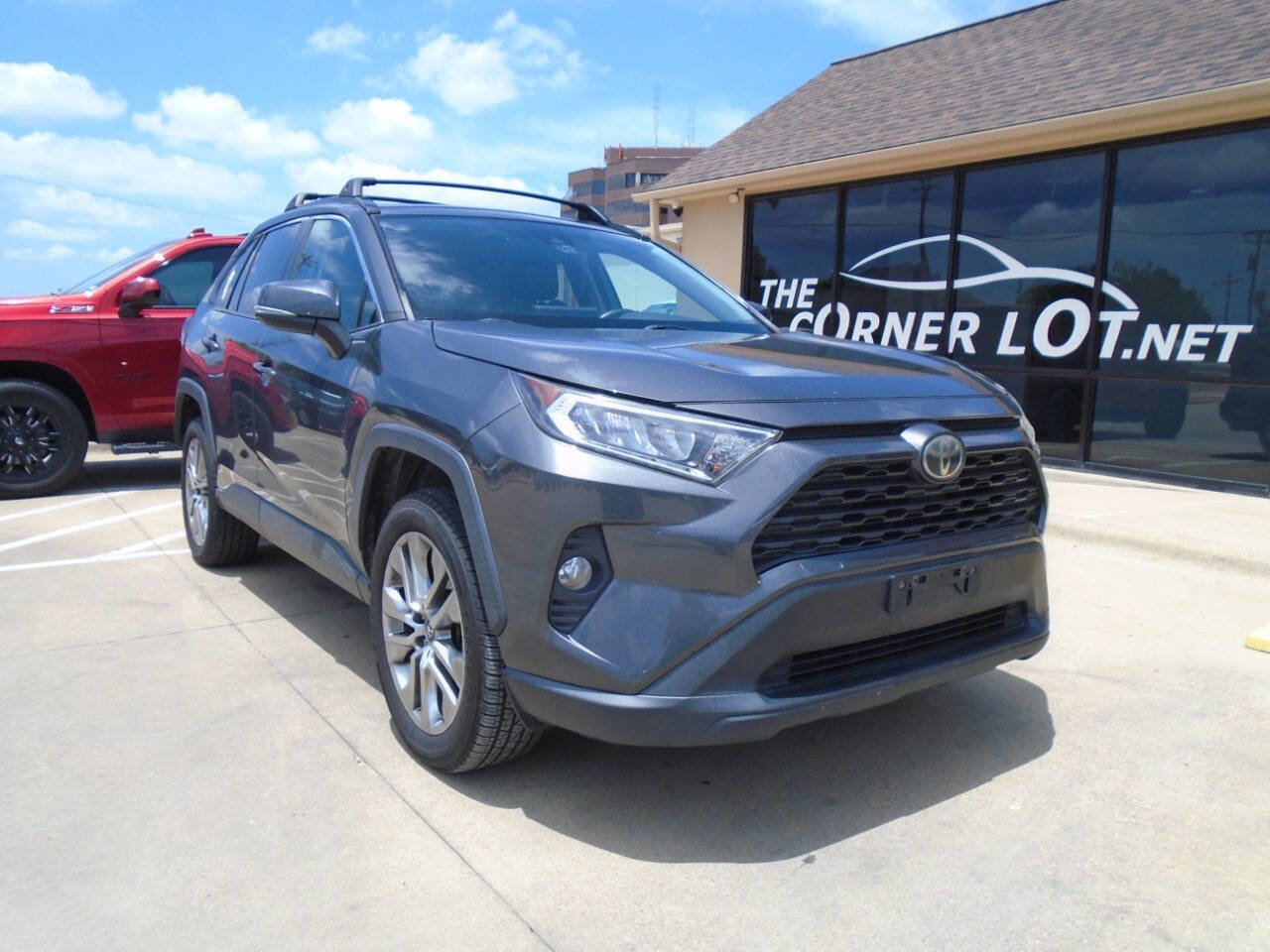 Used 2019 Toyota RAV4 XLE Premium FWD image 1