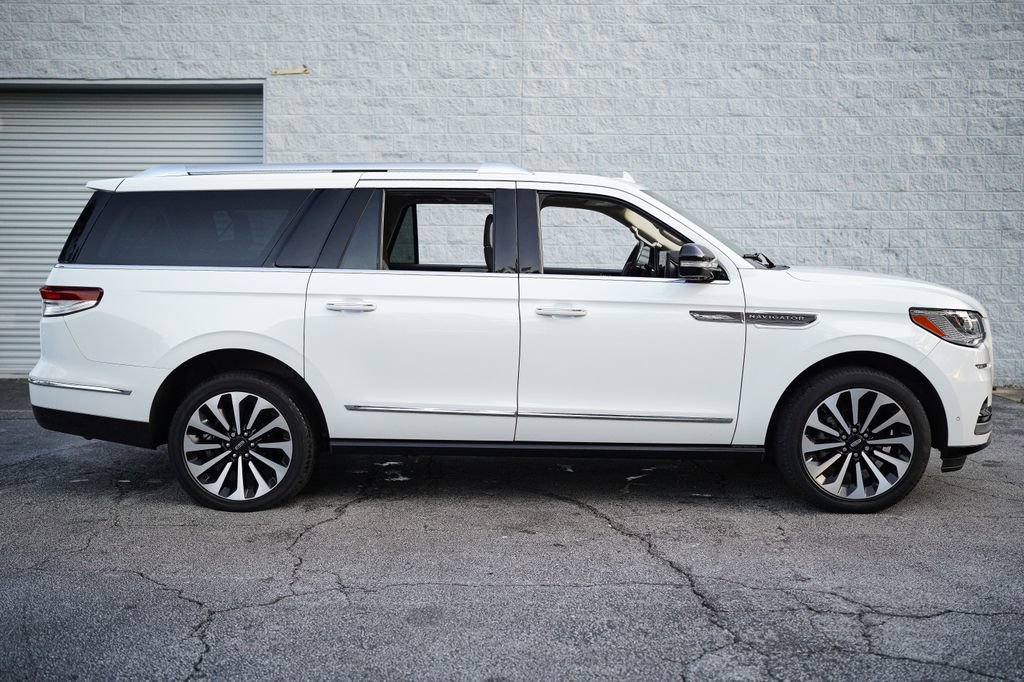 Used 2023 Lincoln Navigator L Reserve AWD/4WD image 17