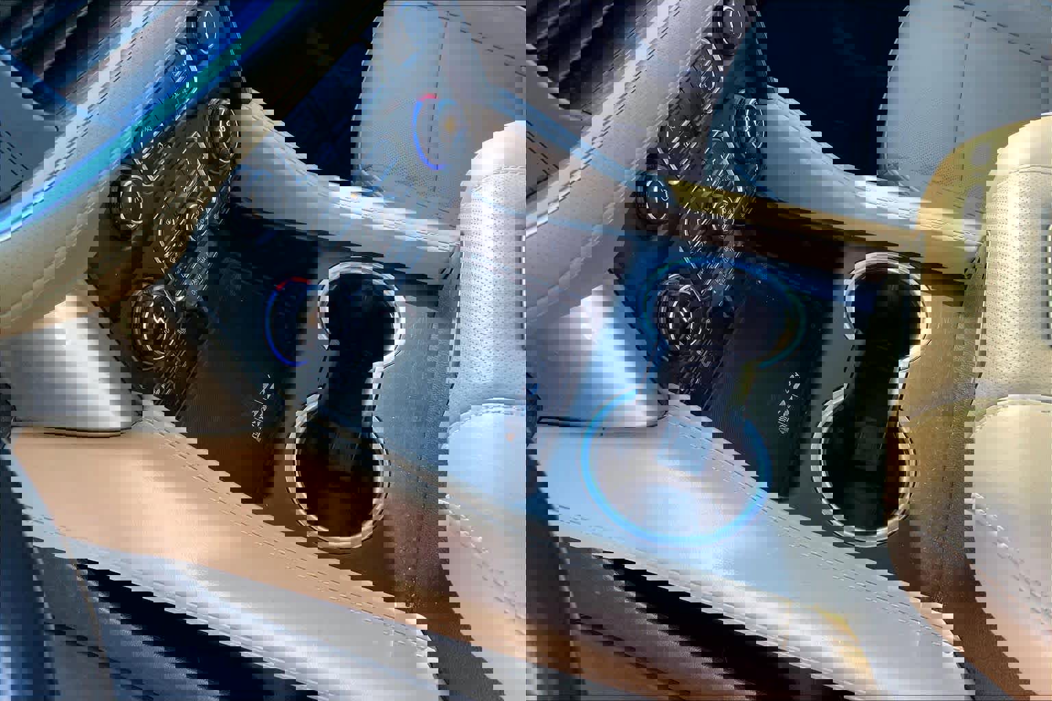 Used 2021 Chevrolet Suburban Premier w/ Premium Package image 17