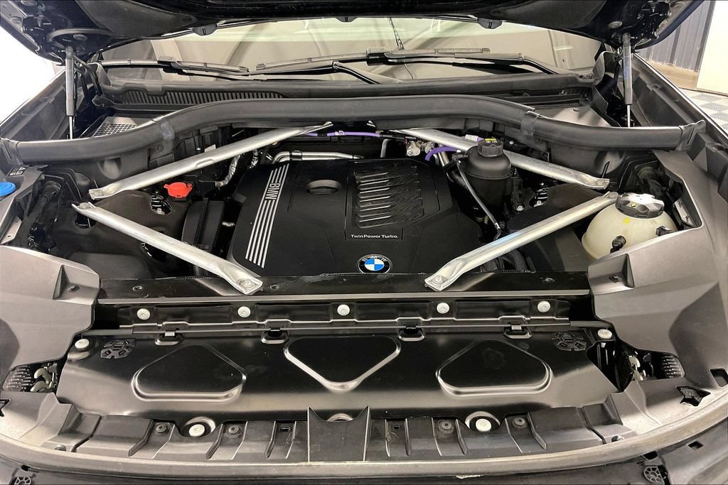 Used 2021 BMW X7 xDrive40i w/ M Sport Package AWD/4WD image 12