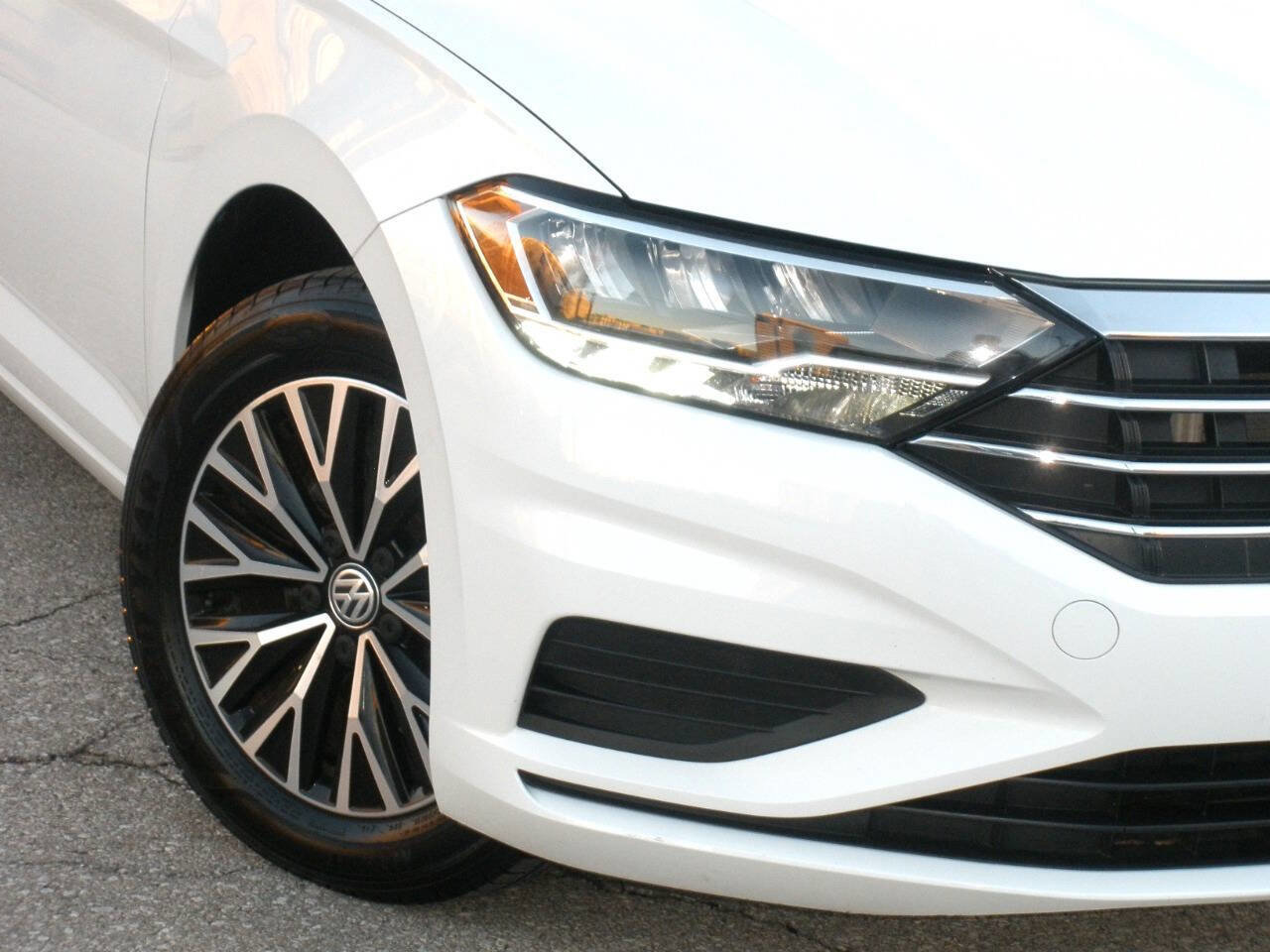 Used 2019 Volkswagen Jetta SE image 3
