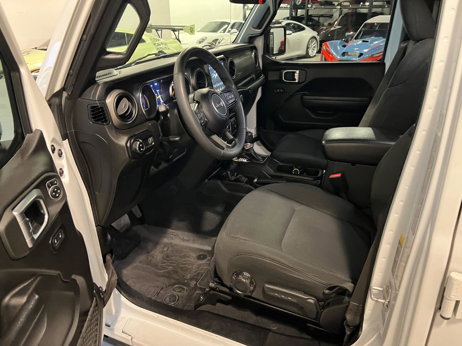 Used 2023 Jeep Gladiator Sport AWD/4WD image 10