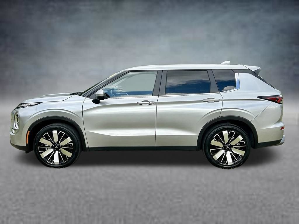 Used 2025 Mitsubishi Outlander SE AWD/4WD image 8