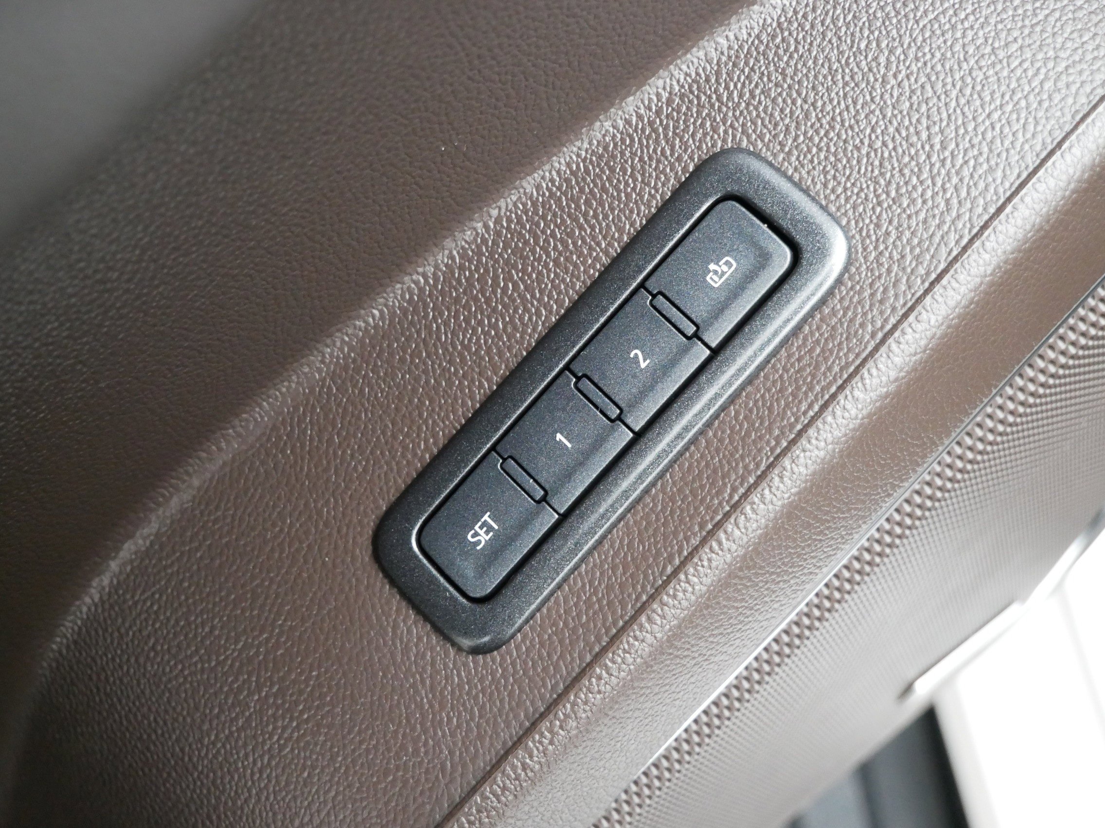 Used 2019 GMC Yukon Denali w/ Open Road Package image 16