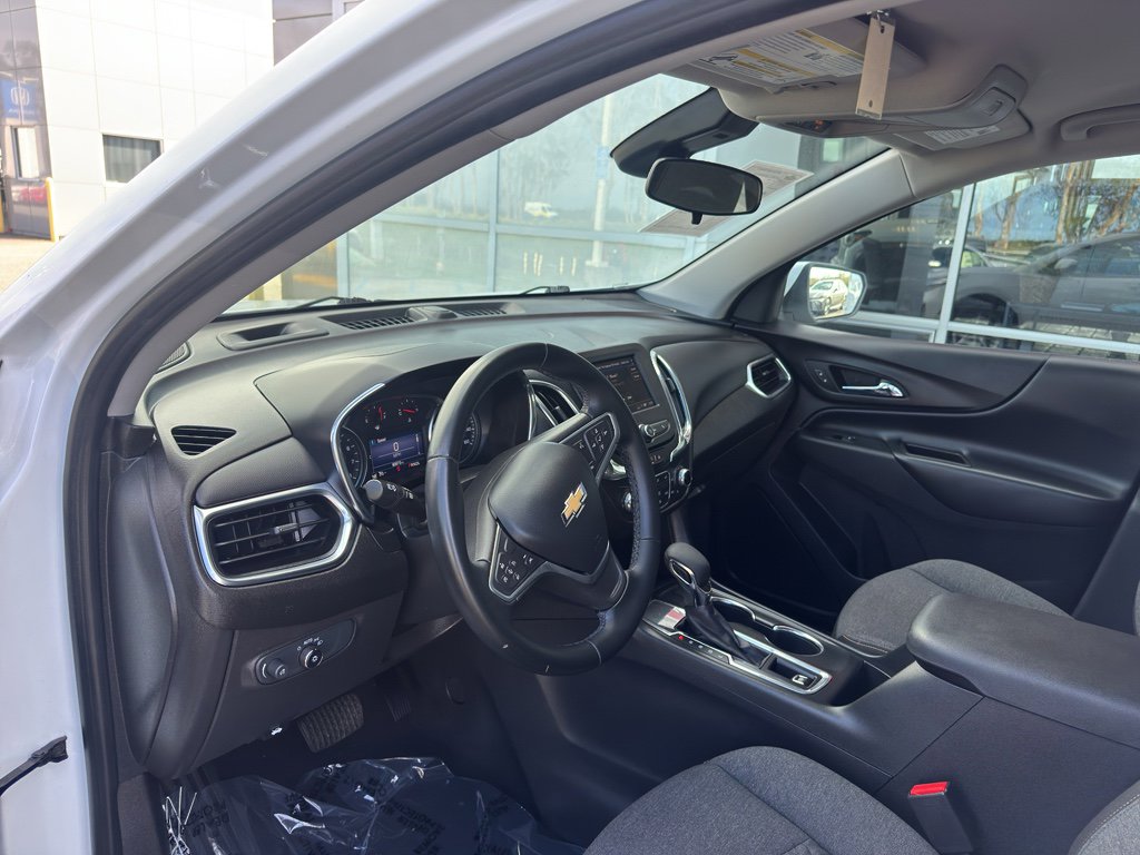 Used 2023 Chevrolet Equinox LT image 3