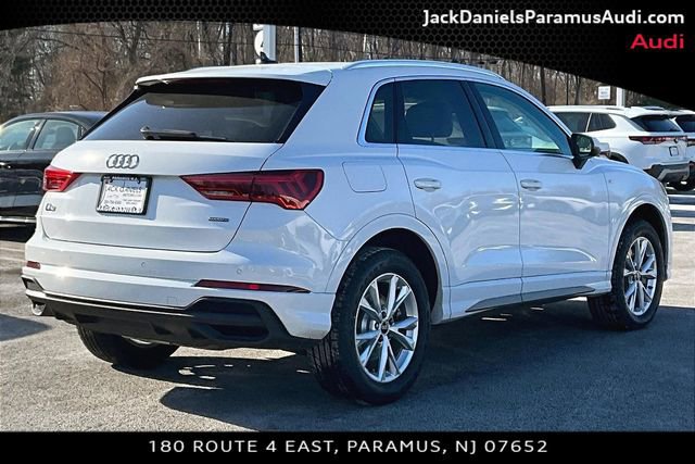 Used 2023 Audi Q3 2.0T Premium w/ Convenience Package image 2