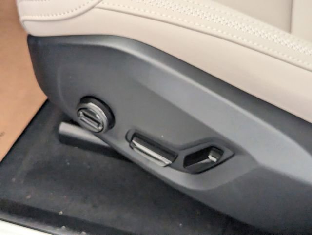 New 2026 Volvo XC60 T8 Core image 19