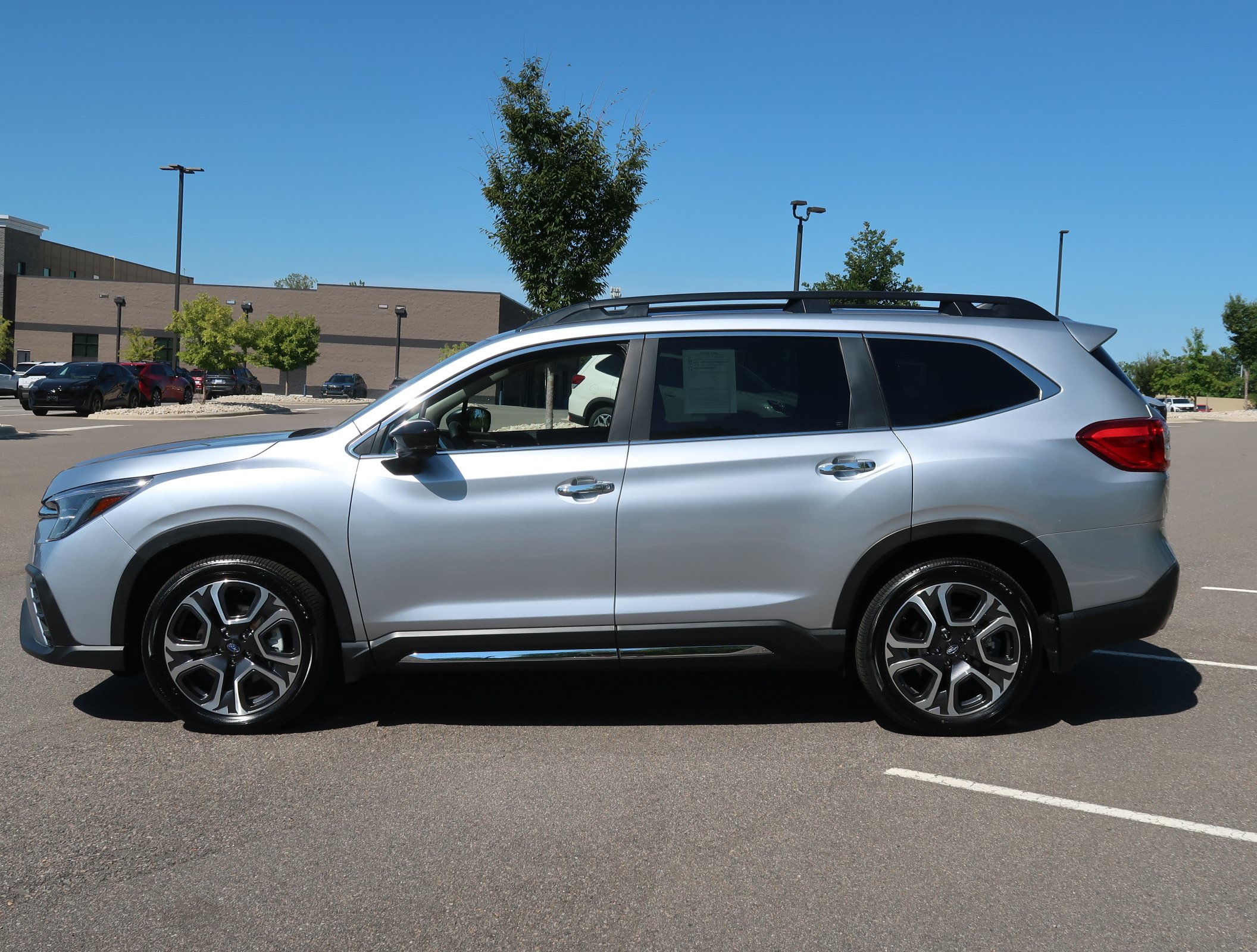 Used 2024 Subaru Ascent Touring w/ Popular Package #2 AWD/4WD image 5