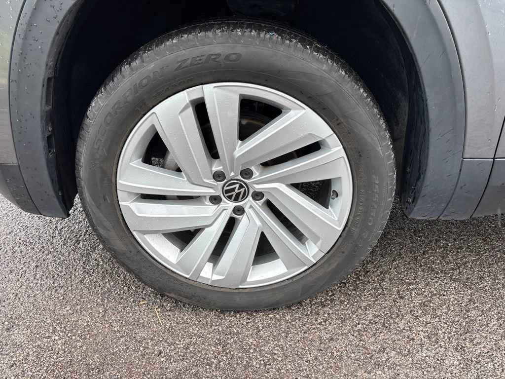 Certified 2023 Volkswagen Atlas Cross Sport SE FWD image 8