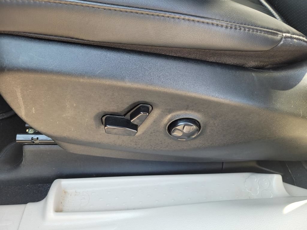 Used 2024 Chrysler Pacifica Touring-L FWD image 17